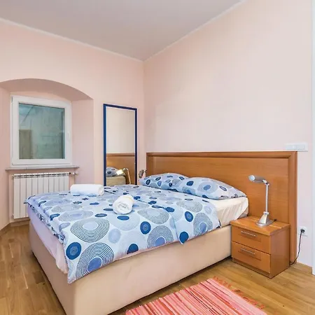 3 Bedroom Cozy In *