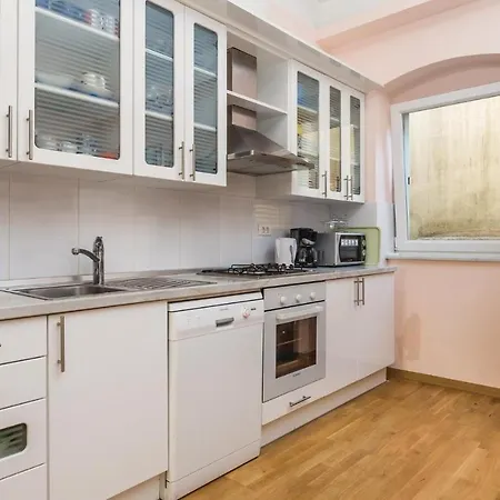 3 Bedroom Cozy In Holiday home