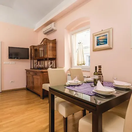 3 Bedroom Cozy In *