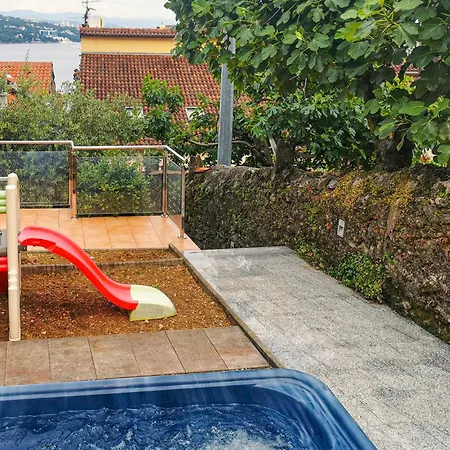 3 Bedroom Cozy In Holiday home